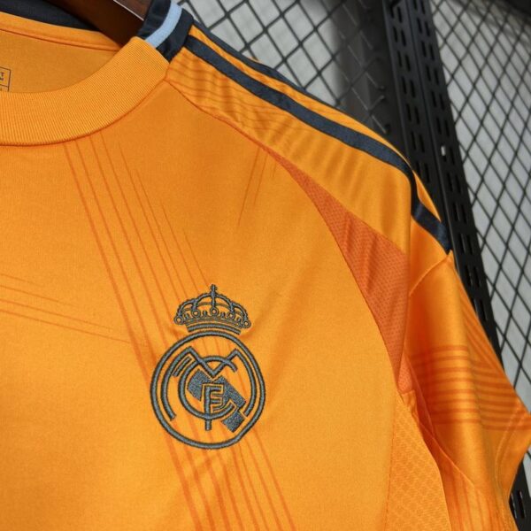 CAMISETA REAL MADRID NARANJA FAN 24/25 - Image 3