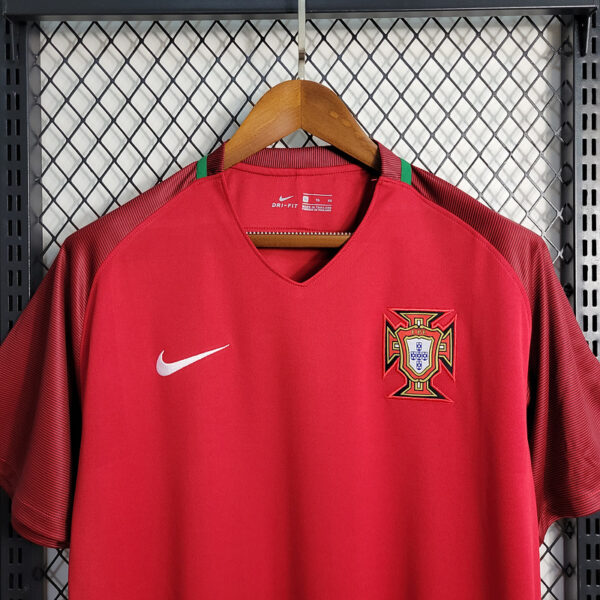 CAMISETA RETRO PORTUGAL 16 - Image 6