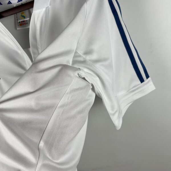 CAMISETA RETRO REAL MADRID 1ª EQUIPACIÓN 01/02 - Image 4