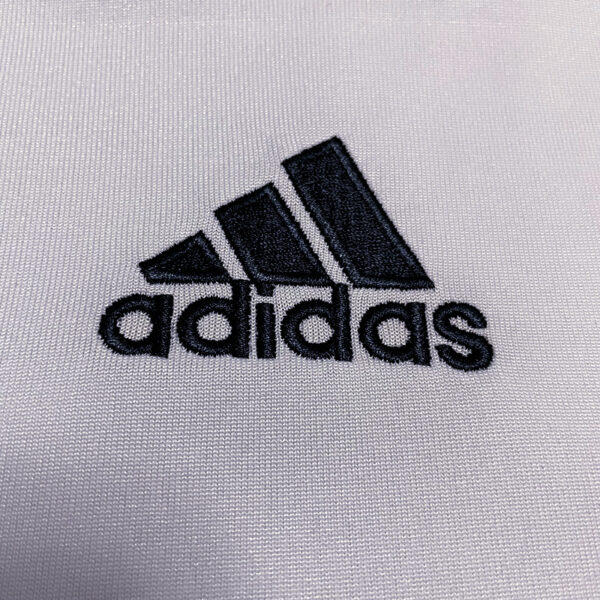 CAMISETA RETRO REAL MADRID 1ª EQUIPACIÓN 09/10 - Image 9