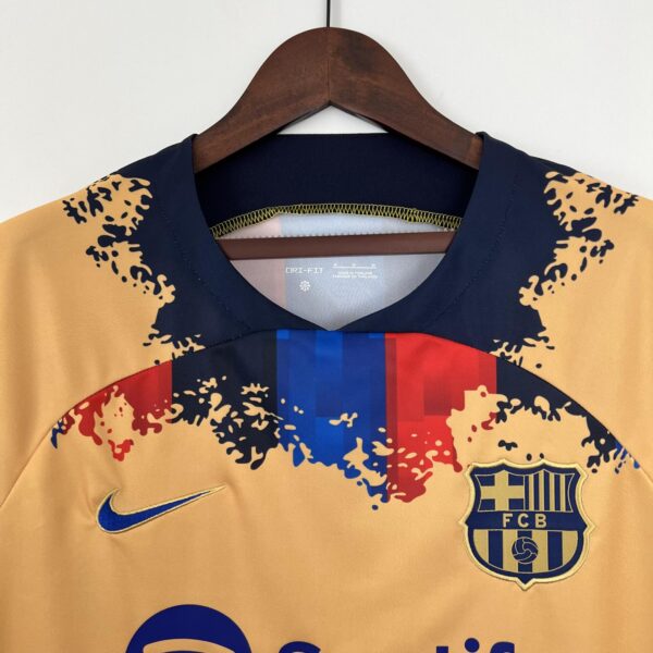 CAMISETA BARCELONA 1ª ESPECIAL EQUIPACIÓN 23/24 - Image 2