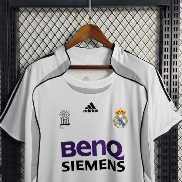 CAMISETA RETRO REAL MADRID 06/07 - Image 6