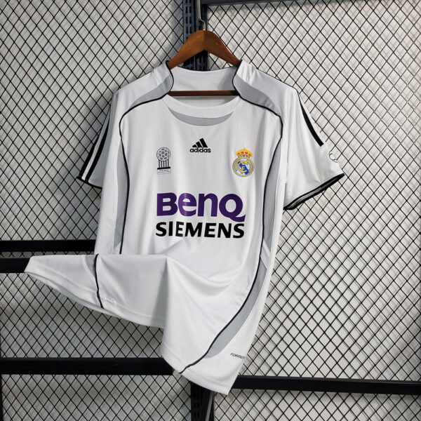CAMISETA RETRO REAL MADRID 06/07 - Image 8